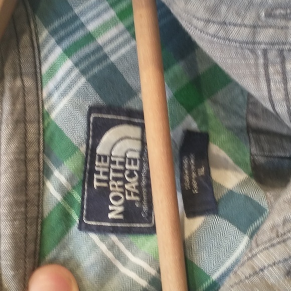 The North Face Gray Button Down Shirt. Size XL. - Picture 2 of 3